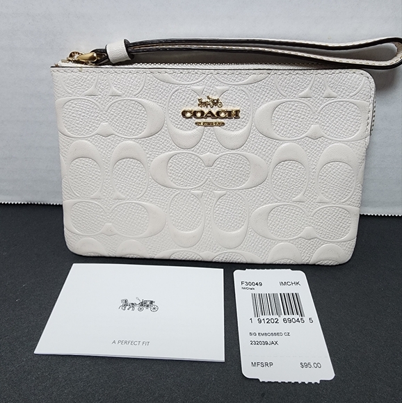 Coach Handbags - ✨️NWT✨️Coach Signature Embossed Wristlet